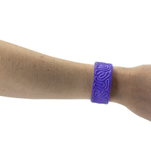 Load image into Gallery viewer, Spiky Storm Slap Band